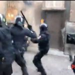 Corteo anti-fa, scontri violenti tra antagonisti e forze dell’ordine